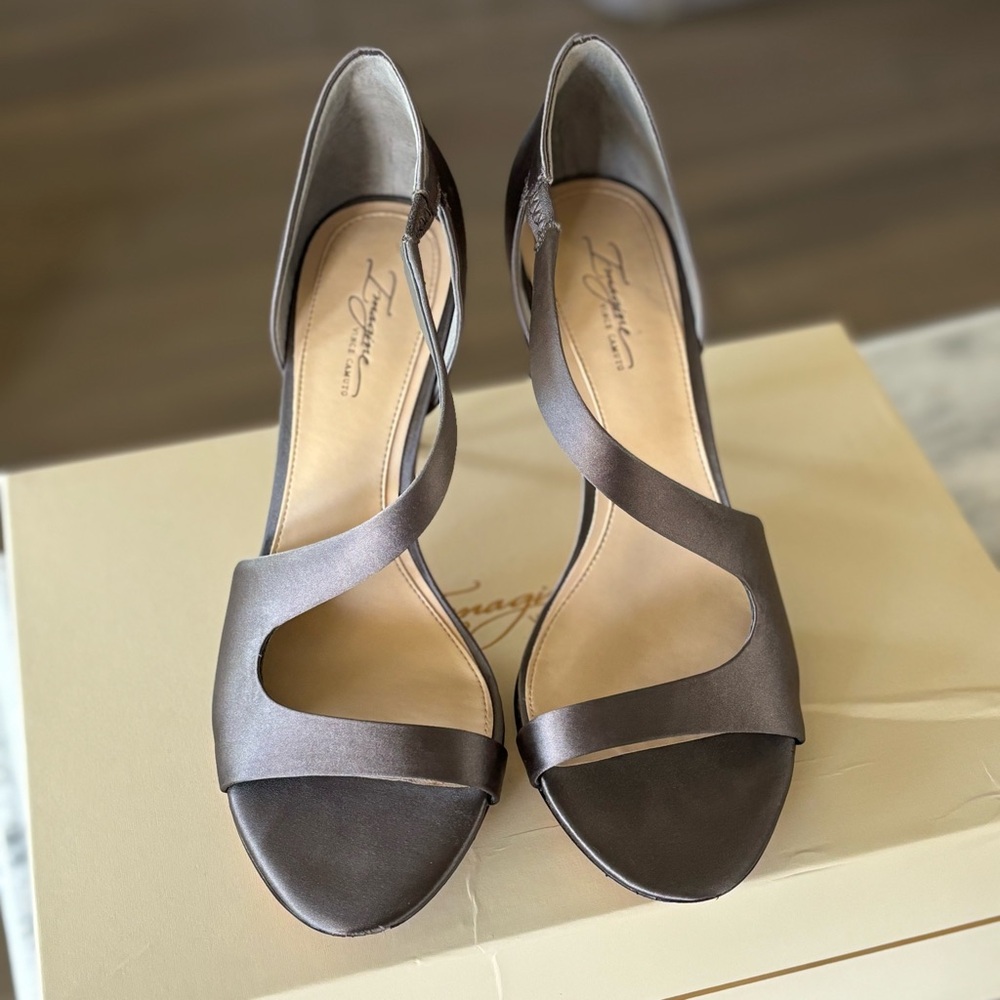 Imagine by Vince Camuto Matte Satin Gray/silver heels size 9.5